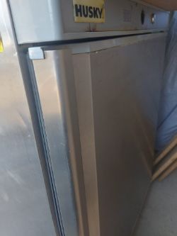 HUSKY COMMERICAL UNDERCOUNTER FRIDGE USE