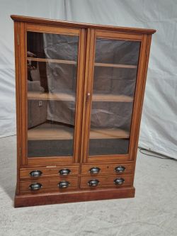 CRIDDLE AND SMITH MAHOGANY 4-DRAWER GLASS DISPLAY CABINET C.1884-1887 RRP £850