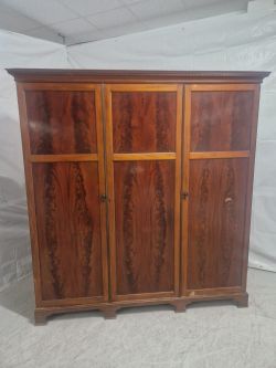MAPLE AND CO ANTIQUE EDWARDIAN TRIPLE WARDROBE IN MAHOGANY C.1900 RRP £1250