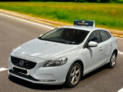 2015 VOLVO V40 ES NAV T2 HATCHBACK – PETROL, MANUAL >>--NO VAT ON HAMMER--<<