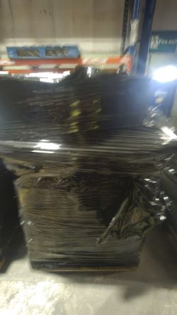 5 PALLET OF MIXED PRODUCTS LIGHTS,DECORATIONS,TREES, CANDLES, LANTERNS,RUGS,PLANTS & MORE!!