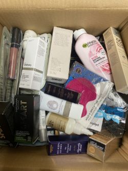 MIXED BOX OF BRANDED COSMETICS, MAKE UP & BEAUTY ITEMS (BOX 69)