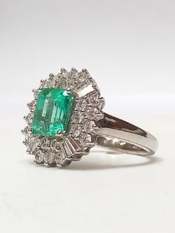 1.50CT DIAMOND & 1.50CT EMERALD DRESS RING 18CT WHITE GOLD. SIZE L 1/2 INSURANCE VALUE CERT £6990