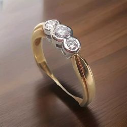 0.30CT DIAMOND 3 STONE RING/18CT YELLOW GOLD SIZE M1/2 INSURANCE VALUE CERTIFICATED £1590