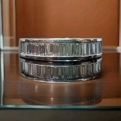 1.CT BAGUETTE DIAMOND WEDDING BAND/DRESS RING. 18CT WHITE GOLD + GIFT BOX + VALUATION CERT OF £3450