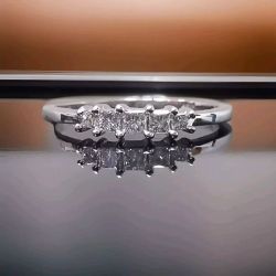 PRINCESS CUT 0.25CT DIAMONDS 5 STONE RING/ 18CT WHITE GOLD / SIZE O INSURANCE VALUE CERT £1200
