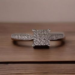 0.33CT DIAMOND CLUSTER RING. 9CT WHITE GOLD SIZE M INSURANCE VALUE CERTIFICATED £1490