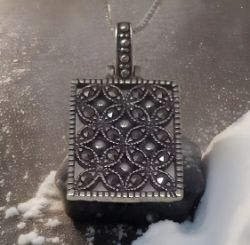 MARQUETTE SILVER PENDANT & CHAIN