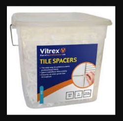 250 PIECES OF 2MM TILE SPACERS (SOLID) X 3000