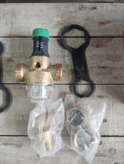 JOBLOT OF 2-HERZ MEMBRANE PRESSURE REDUCING VALVE - DN25 1