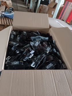 900 MIXED BRAND NEW SUNGLASSES MALE AND FEMALE (3 BOXES OF 300)