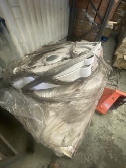 WALK IN SHOWER WITH BUILT IN SPEAKERS AND LIGHTS UNTESTED