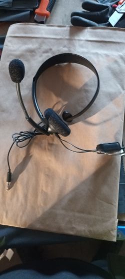 PALLETS OF 3000 MICROSOFT OFFICIAL XBOX ONE CHAT HEADSETS