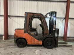 2013 TOYOTA 02-8FDF30 DIESEL FORKLIFT
