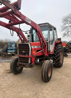 MASSEY FERGUSON 690 WITH LOADER