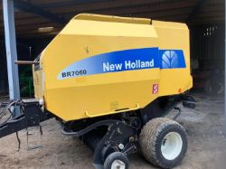 NEW HOLLAND BR7060 ROUND BALER