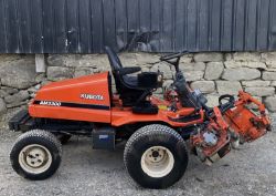 KUBOTA AM3300 DIESEL GARDEN TRACTOR WITH GRASS CUTTER & COLLECTOR