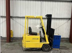 2001 HYSTER A1.50XL ELECTRIC 3-WHEEL FORKLIFT **(INCLUDES CHARGER)**