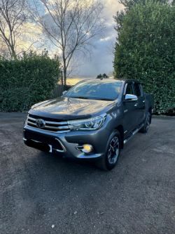 2017 TOYOTA HILUX INVINCIBLE X – AUTOMATIC, LEATHER, SAT NAV, HEATED SEATS