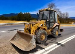 2000 JCB 2CX STREETMASTER BACKHOE LOADER – 4X4X4, 46.7 KW DIESEL ENGINE