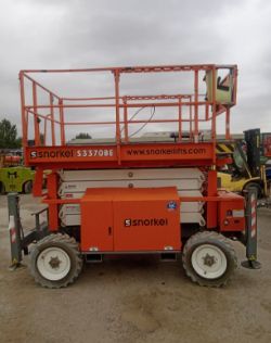2018 SNORKEL S3370BE SCISSOR LIFT ACCESS PLATFORM