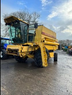 NEW HOLLAND TX32 COMBINE WITH 15FT HEADER