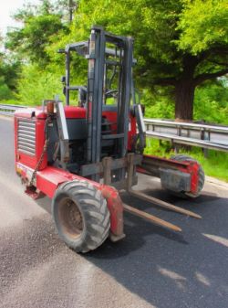 2008 MOFFETT MOUNTY M5 25.3 TRUCK-MOUNTED FORKLIFT – 2.5 TON LIFT