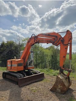 HITACHI EX60 DIGGER EXCAVATOR – 6 TON – ISUZU 4-CYLINDER ENGINE – MANUAL CONTROLS