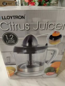 CITRUS JUICER PRESS DOWN ,HAND PUSH OPERATOR 1.2 CAPIACITY JOB LOT X 4
