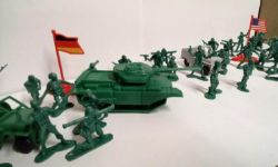 SET OF 50 PACKS OF 60-PIECE TOY SOLDIERS WITH SOLDIERS, VEHICLES, AND FLAGS