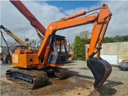 HITACHI 6-TON DIGGER EXCAVATOR – SOLD AS **SPARES OR REPAIR**
