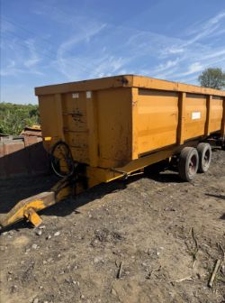 FORD 7840 TRACTOR - 1996 MODEL - SLE WITH GRAIN TRAILER