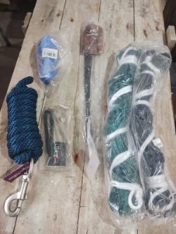 JOBLOT OF 6 EQUESTRIAN ACCESSORIES - NEW WITH TAGS - FEEDING NETS-HOOF PICK - BRUSH - LEAD