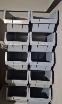 NO VAT 10 X SIZE XL5 PLASTIC STACKING STORAGE / PICKING BINS RRP £50