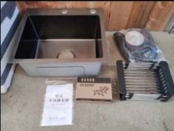 STAINLESS STEEL UNDERMOUNT SINK, SINGLE BOWL, 447X397MM TOP, 390X300MM BASE – FULL KIT, NEW.