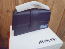 JACQUEMUS SMALL BLACK LEATHER HANDBAG, NEW.
