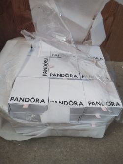 36X PANDORA JEWELRY GIFT BOXES (9X9X4CM), NEW.