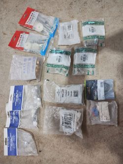 JOBLOT OF 14 NEW PACKS - TOP BRANDED BATHROOM FIXINGS KITS - EVERYTHING YOU SEE