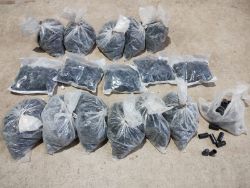 BULLSEYE FIXINGS - 10MM PIPE FITTING INSERTS - BLACK - BAGS OF 250 APPOX- JOBLOT OF 21 PACKS