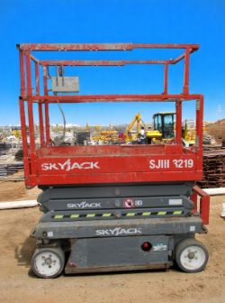 2017 SKYJACK SJ3219 SCISSOR LIFT – 7.8M WORKING HEIGHT – BATTERY POWERED