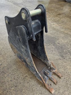 RHINOX 1FT DIGGING BUCKET TO SUIT DIGGER – 45MM PIN – 12 INCH (300MM)