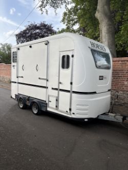 EQUI TREK SHOW TREKA HORSE TRAILER (NO VAT ON HAMMER)