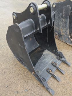 RHINOX 2FT DIGGING BUCKET TO SUIT DIGGER – 45MM PIN – 24 INCH (600MM)