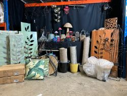 1 PALLET OF SUMMER GARDEN LIGHTS, SOLAR, PLANTERS, FEATURES,OUTDOOR, LANTERNS, RUGS & MUCH MORE!
