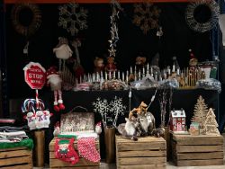 BRANDED PRODUCTS LIGHTS, DECORATIONS, WATER SPINNERS, LIGHT SCULPTURES & MUCH MORE! £2750