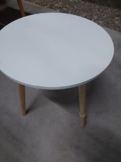 DINING TABLE ROUND DINING TABLE WHITE WITH WOODEN LEG NEW ON DISPLAY 160CM X 90CM ROUND