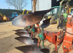 KVERNELAND 4 FURROW PLOUGH