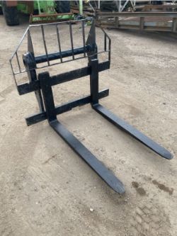 MANITOU QUICK RELEASE FORKS & CARRIAGE – TELEHANDLER / FORKLIFT ATTACHMENT – UNUSED