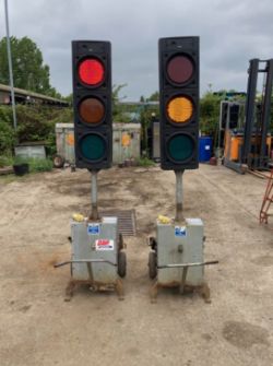 PIKE XL2 2-WAY TEMPORARY TRAFFIC LIGHTS – SIGN, LIGHT, BATTERY INCLUDED