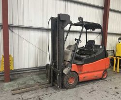 1998 LINDE E30-02 ELECTRIC 4-WHEEL FORKLIFT **(INCLUDES CHARGER)**